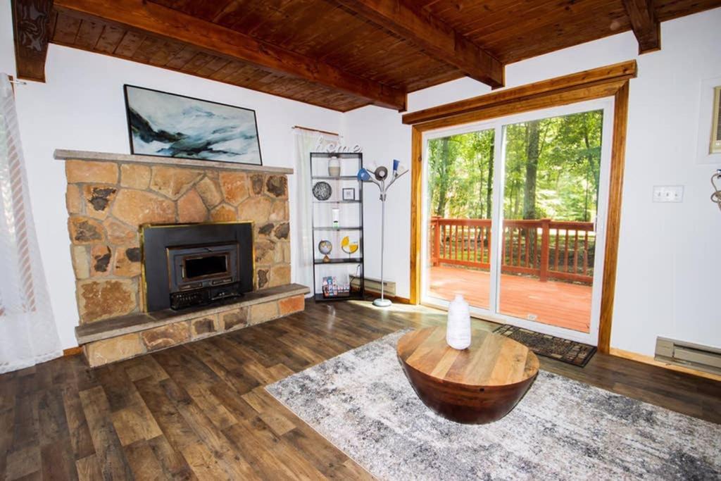 Entire 3 Bedroom Adventure Chalet, Near The Best Of The Poconos East Stroudsburg Eksteriør bilde